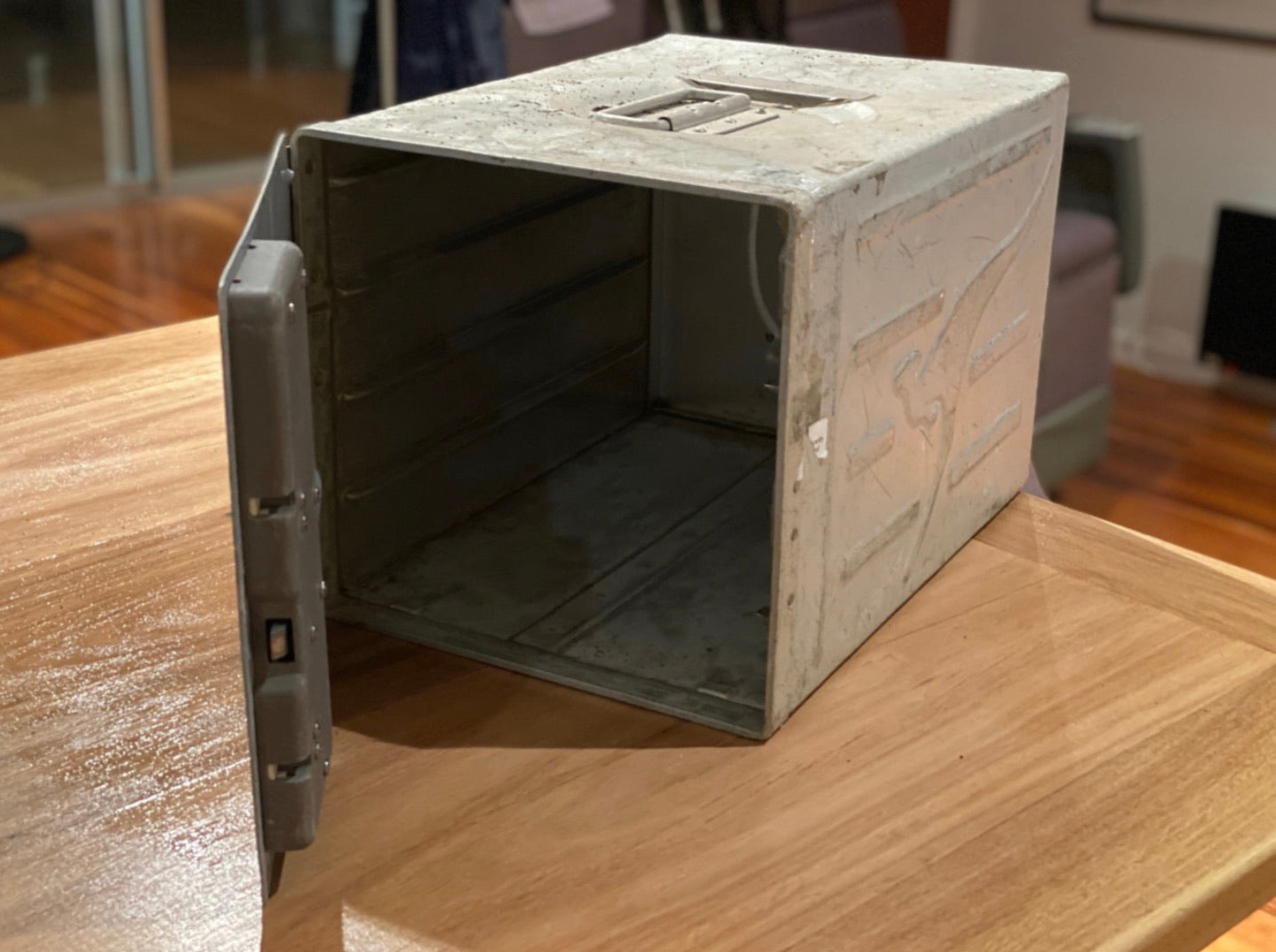 QF Boeing 747-400 Galley Storage Atlas Box